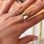 Caroline Svedbom, Cocktail Ring, Classic Drop Ring Gold Vintage Rose on finger