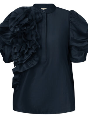 Gossia AnnsofiGo Blouse Navy with voluminous puffed sleeves and a decorative flower on the front, front view